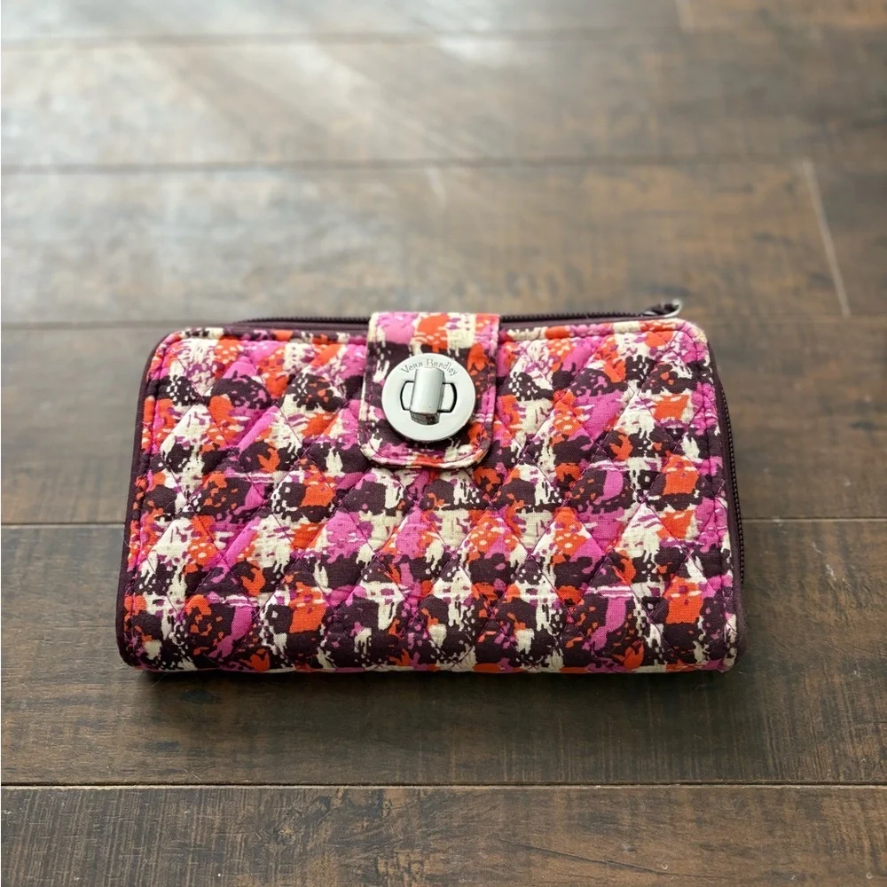 Vera Bradley RFID Turnlock wallet in Houndstooth Tweed pattern - Picture 4 of 11